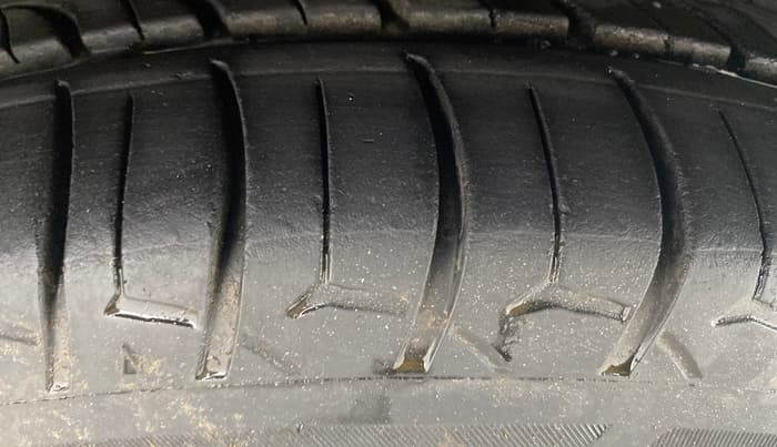 2015 Ford Figo Aspire TITANIUM 1.5 PETROL AT, Petrol, Automatic, 70,423 km, Right Front Tyre Tread