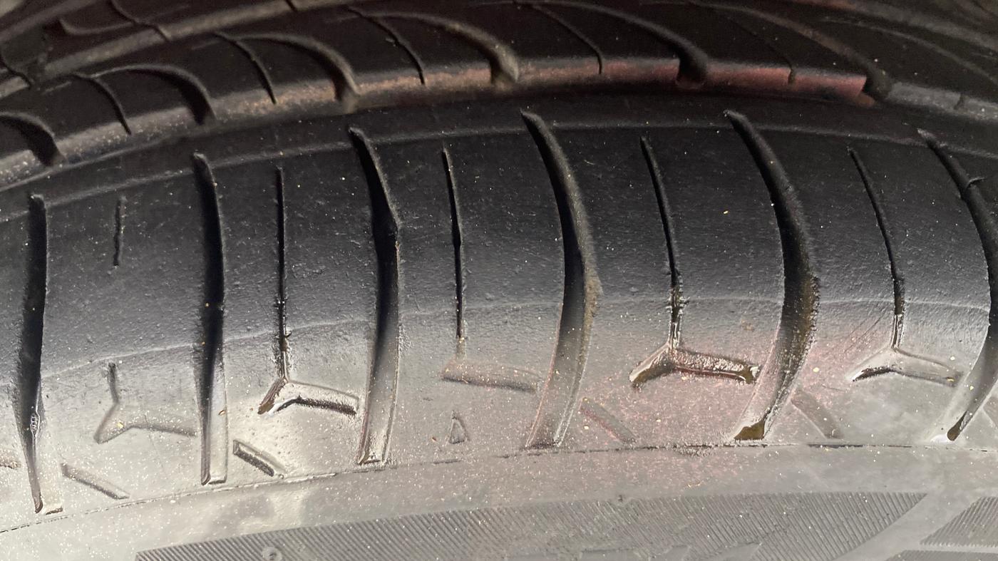 2015 Ford Figo Aspire TITANIUM 1.5 PETROL AT, Petrol, Automatic, 70,423 km, Left Front Tyre Tread