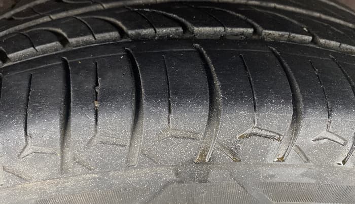 2015 Ford Figo Aspire TITANIUM 1.5 PETROL AT, Petrol, Automatic, 70,423 km, Right Rear Tyre Tread