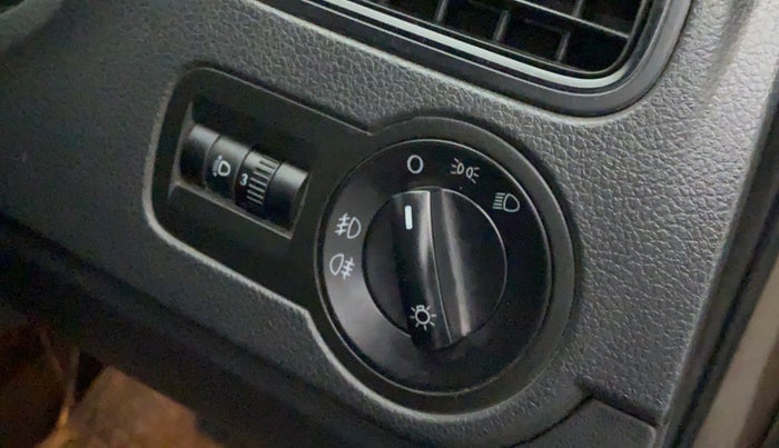 2016 Volkswagen Vento COMFORTLINE 1.2 TSI AT, Petrol, Automatic, 67,370 km, Dashboard - Headlight height adjustment not working