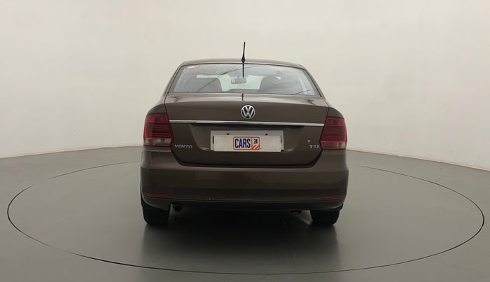 2016 Volkswagen Vento COMFORTLINE 1.2 TSI AT, Petrol, Automatic, 67,370 km, Back/Rear