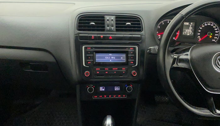 2016 Volkswagen Vento COMFORTLINE 1.2 TSI AT, Petrol, Automatic, 67,370 km, Air Conditioner