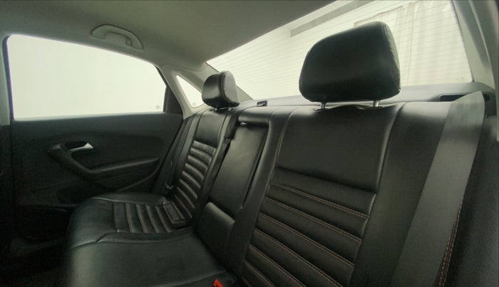 2016 Volkswagen Vento COMFORTLINE 1.2 TSI AT, Petrol, Automatic, 67,370 km, Right Side Rear Door Cabin