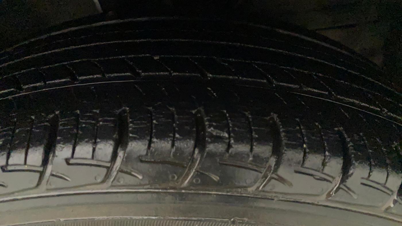 2016 Maruti Baleno DELTA PETROL 1.2, Petrol, Manual, 59,679 km, Left Front Tyre Tread