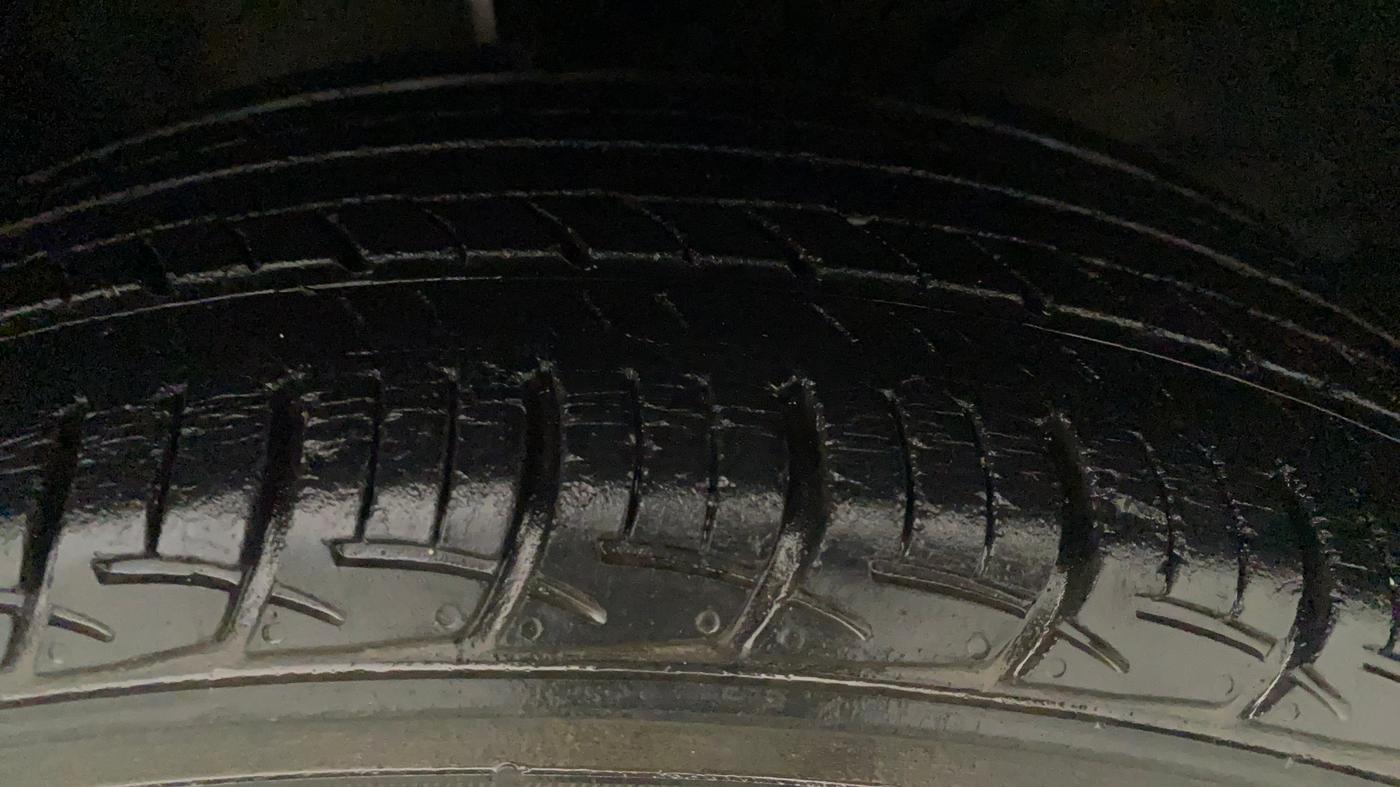 2016 Maruti Baleno DELTA PETROL 1.2, Petrol, Manual, 59,679 km, Right Front Tyre Tread