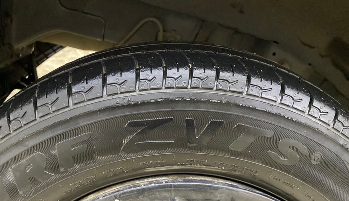 2016 Hyundai Eon ERA +, Petrol, Manual, 66,217 km, Right Rear Tyre Tread