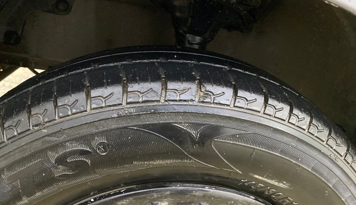 2016 Hyundai Eon ERA +, Petrol, Manual, 66,217 km, Left Front Tyre Tread