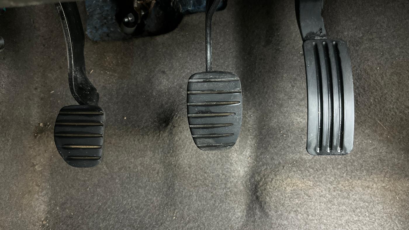 2016 Renault Lodgy 85 PS RXL WORLD EDITION 8 STR, Diesel, Manual, 48,682 km, Pedals