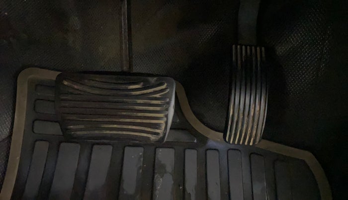 2019 Mahindra XUV500 W9 AT, Diesel, Automatic, 37,942 km, Pedals