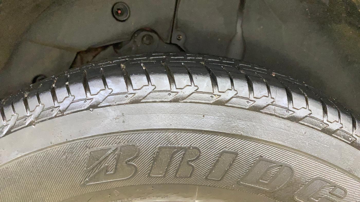 2019 Mahindra XUV500 W9 AT, Diesel, Automatic, 37,942 km, Right Rear Tyre Tread