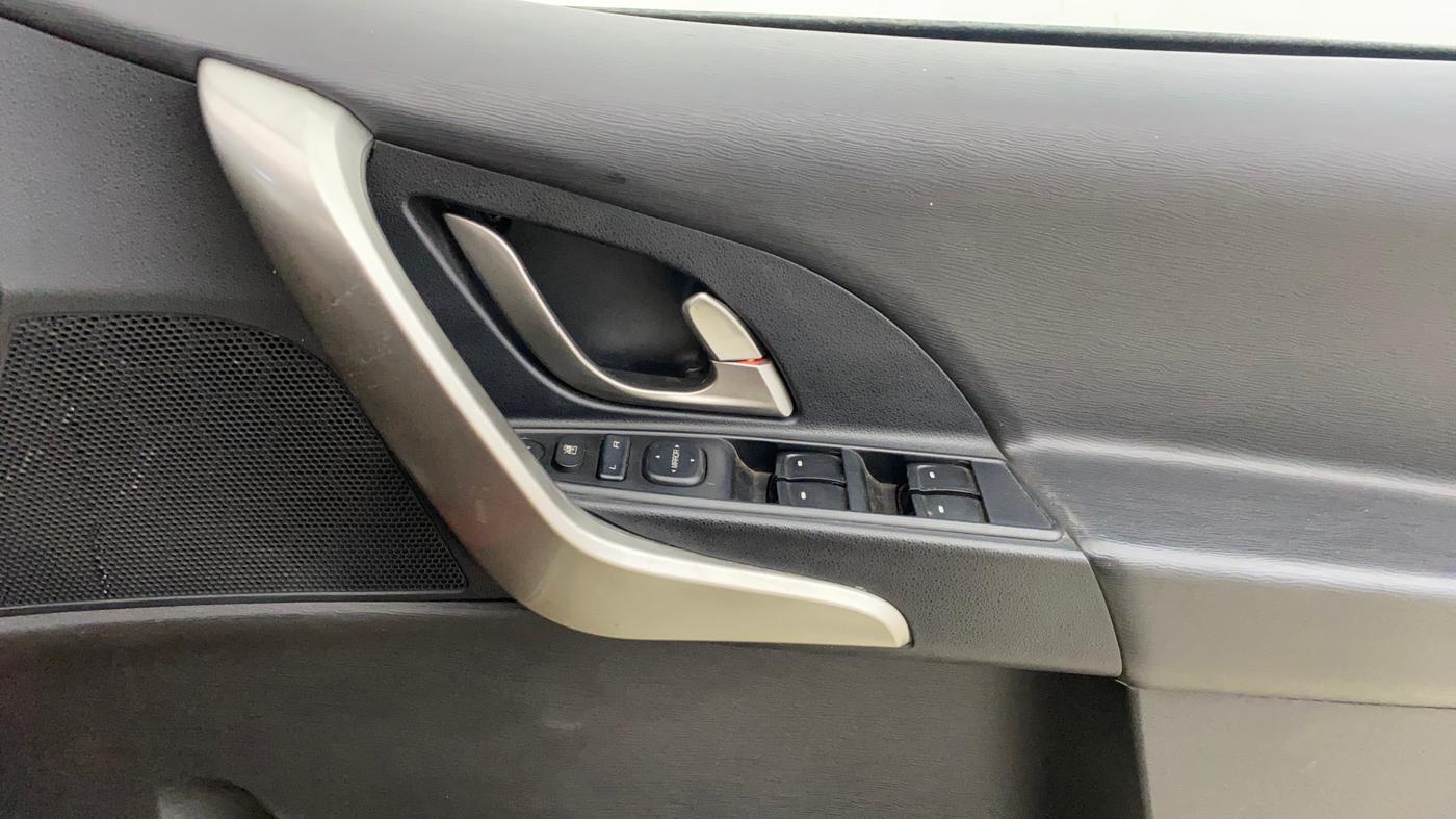 2019 Mahindra XUV500 W9 AT, Diesel, Automatic, 37,942 km, Driver Side Door Panels Control