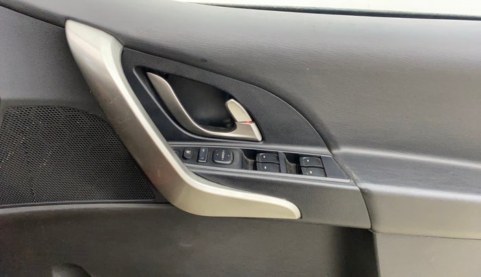 2019 Mahindra XUV500 W9 AT, Diesel, Automatic, 37,942 km, Driver Side Door Panels Control