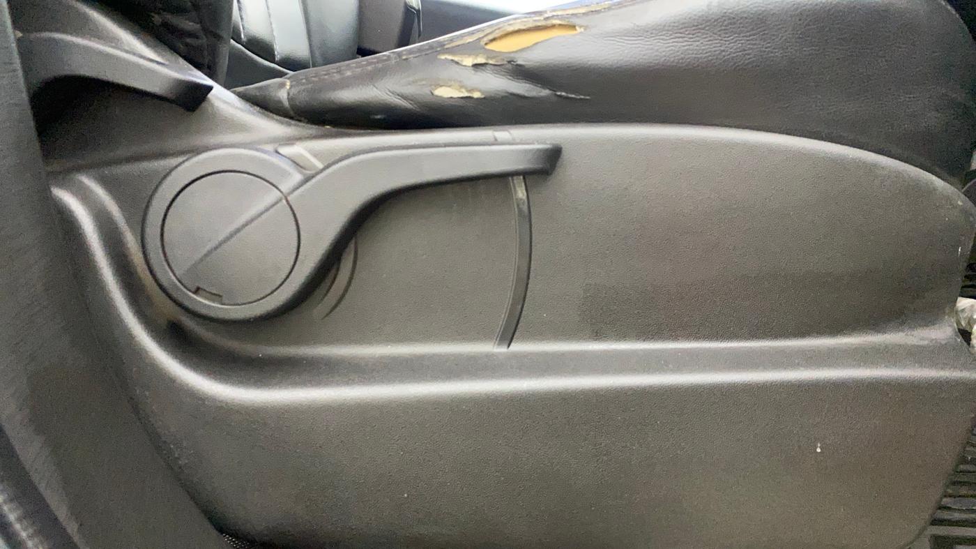 2019 Mahindra XUV500 W9 AT, Diesel, Automatic, 37,942 km, Driver Side Adjustment Panel