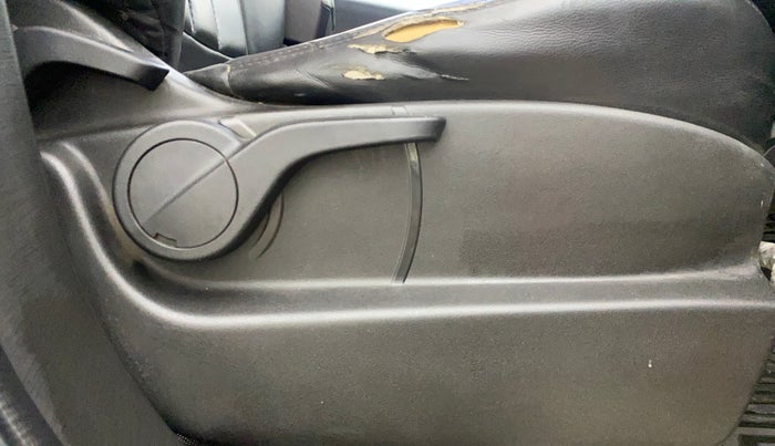 2019 Mahindra XUV500 W9 AT, Diesel, Automatic, 37,942 km, Driver Side Adjustment Panel