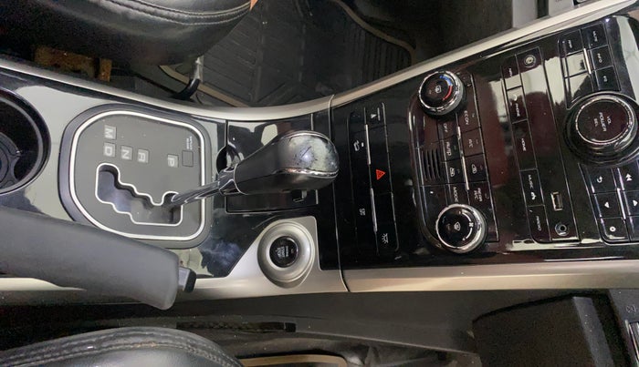 2019 Mahindra XUV500 W9 AT, Diesel, Automatic, 37,942 km, Gear Lever