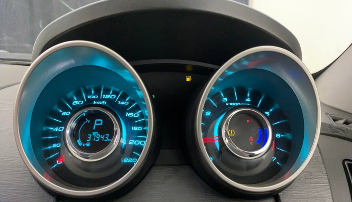 2019 Mahindra XUV500 W9 AT, Diesel, Automatic, 37,942 km, Odometer Image