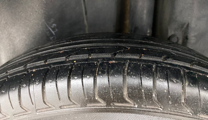 2017 Maruti Swift VXI, Petrol, Manual, 45,696 km, Left Rear Tyre Tread