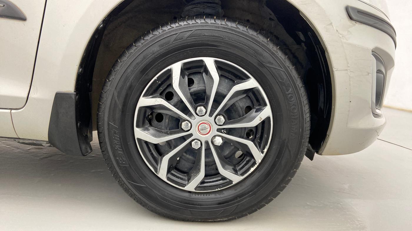 2017 Maruti Swift VXI, Petrol, Manual, 45,696 km, Right Front Wheel