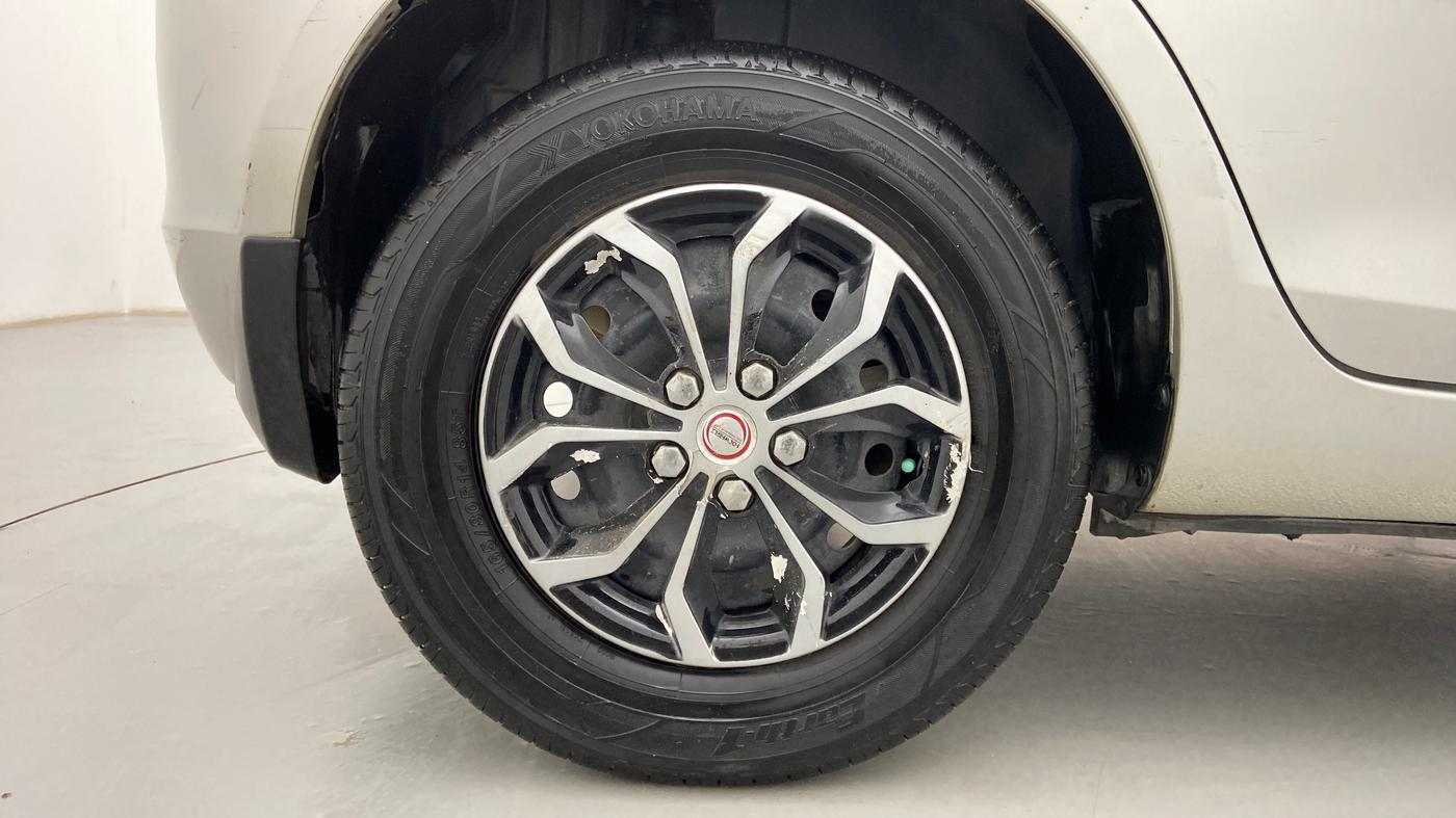 2017 Maruti Swift VXI, Petrol, Manual, 45,696 km, Right Rear Wheel