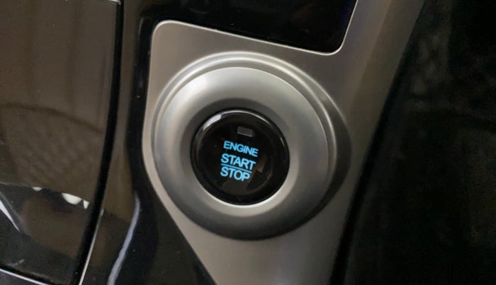 2018 Mahindra XUV500 W11 AT, Diesel, Automatic, 32,550 km, Keyless Start/ Stop Button