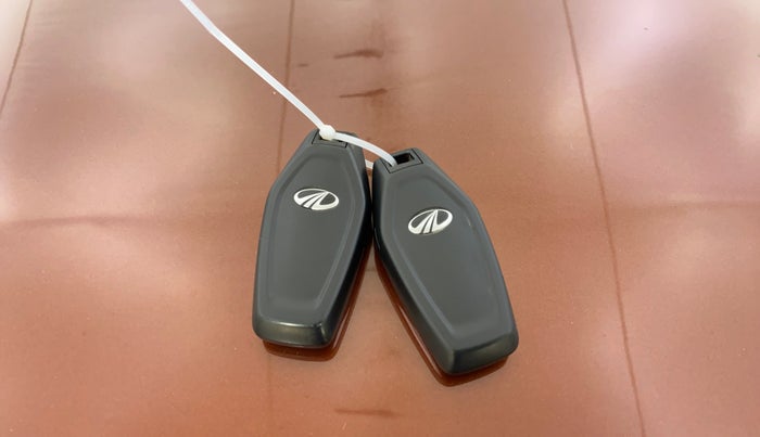 2018 Mahindra XUV500 W11 AT, Diesel, Automatic, 32,550 km, Key Close Up