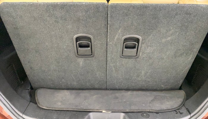 2018 Mahindra XUV500 W11 AT, Diesel, Automatic, 32,550 km, Boot Inside