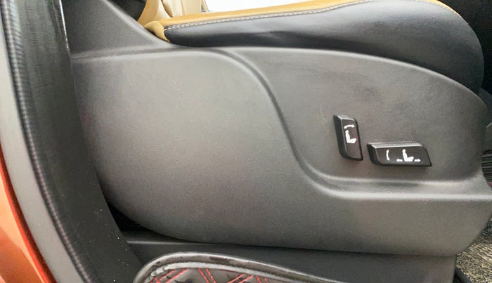 2018 Mahindra XUV500 W11 AT, Diesel, Automatic, 32,550 km, Driver Side Adjustment Panel