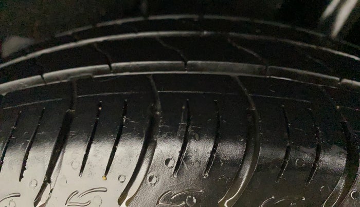 2021 Maruti Baleno DELTA PETROL 1.2, Petrol, Manual, 21,736 km, Left Rear Tyre Tread