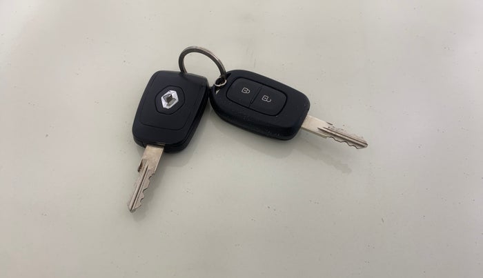 2017 Renault Duster RXS CVT, Petrol, Automatic, 22,426 km, Key Close Up