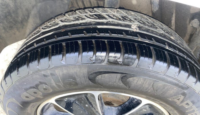 2017 Renault Duster RXS CVT, Petrol, Automatic, 22,426 km, Right Rear Tyre Tread