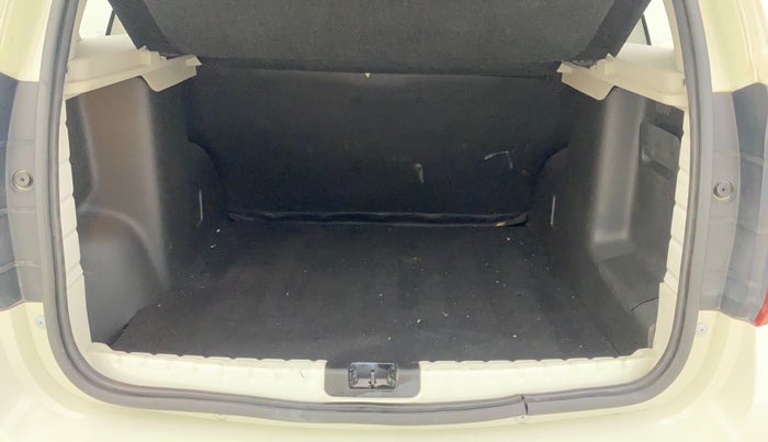 2017 Renault Duster RXS CVT, Petrol, Automatic, 22,426 km, Boot Inside