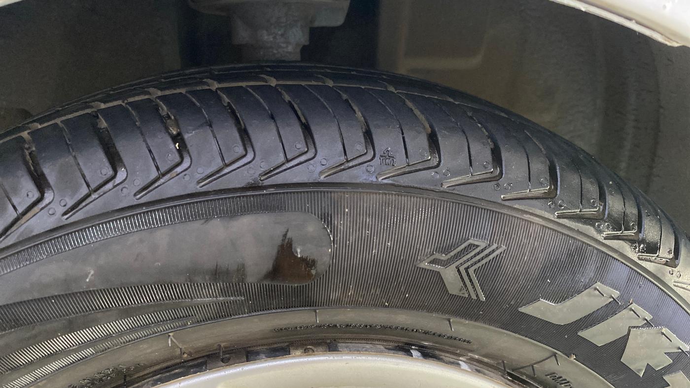 2016 Datsun Redi Go T, Petrol, Manual, 26,554 km, Right Front Tyre Tread
