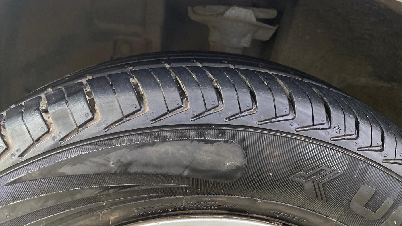 2016 Datsun Redi Go T, Petrol, Manual, 26,554 km, Left Front Tyre Tread