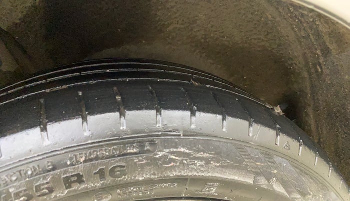 2015 Maruti Baleno ALPHA PETROL 1.2, CNG, Manual, 1,33,150 km, Right Rear Tyre Tread