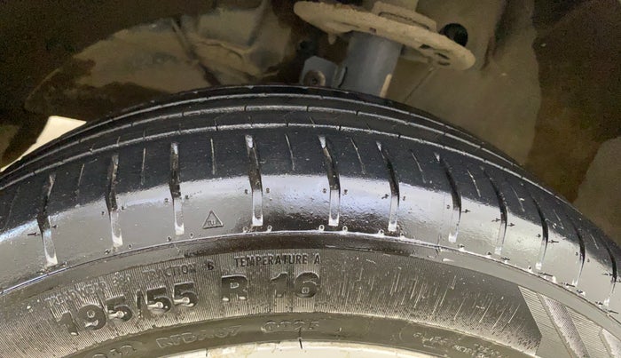 2015 Maruti Baleno ALPHA PETROL 1.2, CNG, Manual, 1,33,150 km, Left Front Tyre Tread