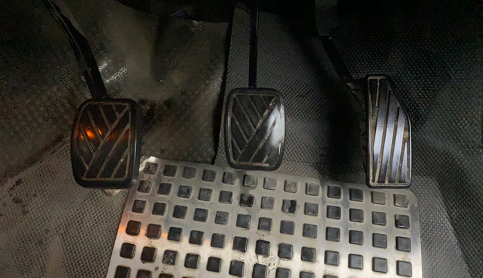 2015 Maruti Baleno ALPHA PETROL 1.2, CNG, Manual, 1,33,150 km, Pedals