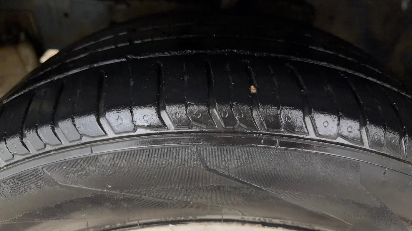 2018 Tata NEXON XZ PLUS PETROL, Petrol, Manual, 93,267 km, Left Front Tyre Tread