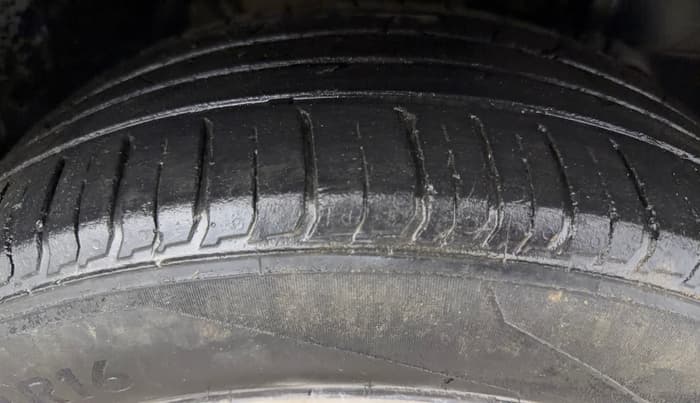 2018 Tata NEXON XZ PLUS PETROL, Petrol, Manual, 93,267 km, Right Front Tyre Tread