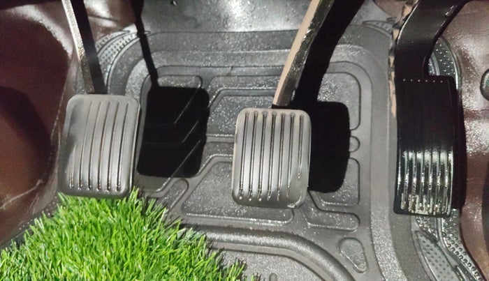 2015 Hyundai Grand i10 SPORTZ 1.2 KAPPA VTVT, CNG, Manual, 82,447 km, Pedals