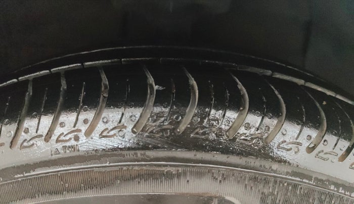 2015 Hyundai Grand i10 SPORTZ 1.2 KAPPA VTVT, CNG, Manual, 82,447 km, Right Front Tyre Tread