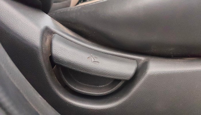 2015 Hyundai Grand i10 SPORTZ 1.2 KAPPA VTVT, CNG, Manual, 82,447 km, Driver Side Adjustment Panel