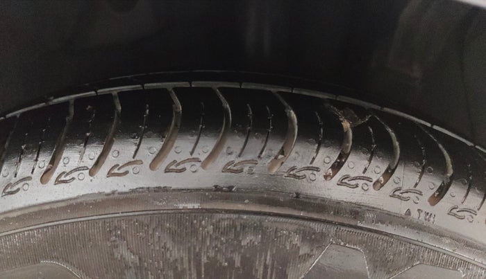 2015 Hyundai Grand i10 SPORTZ 1.2 KAPPA VTVT, CNG, Manual, 82,447 km, Left Rear Tyre Tread