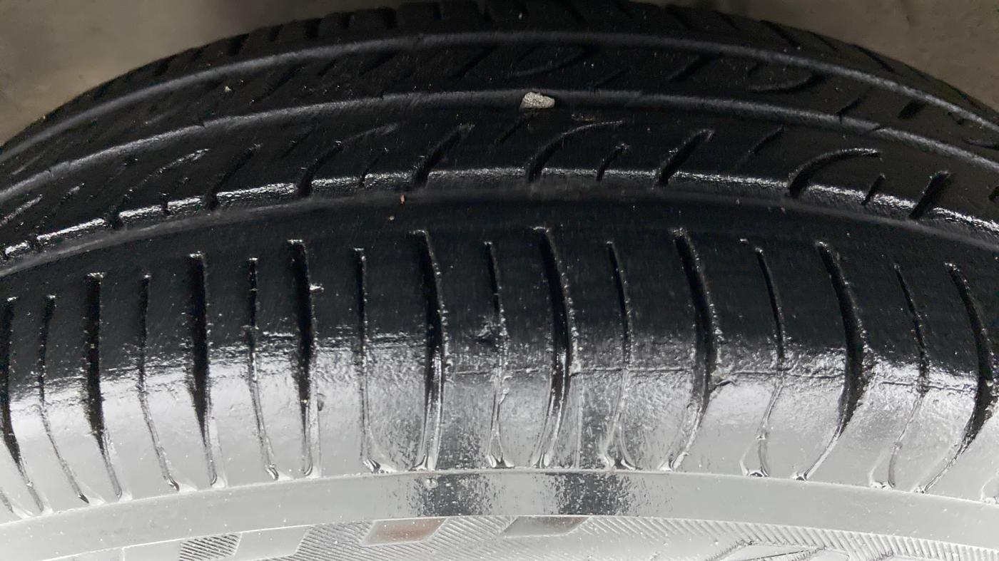 2010 Maruti Zen Estilo LXI, Petrol, Manual, 31,247 km, Right Front Tyre Tread