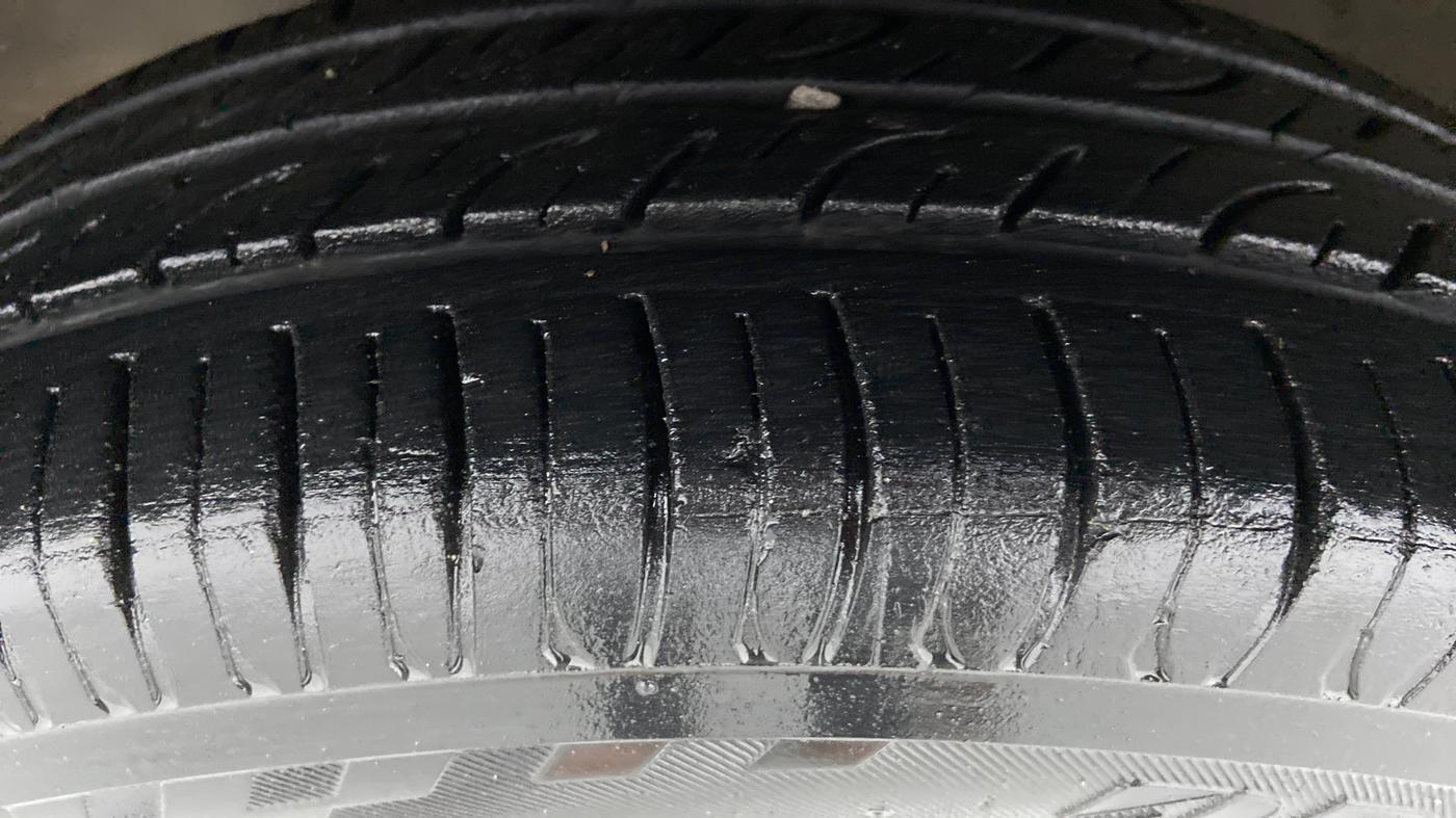 2010 Maruti Zen Estilo LXI, Petrol, Manual, 31,247 km, Left Rear Tyre Tread