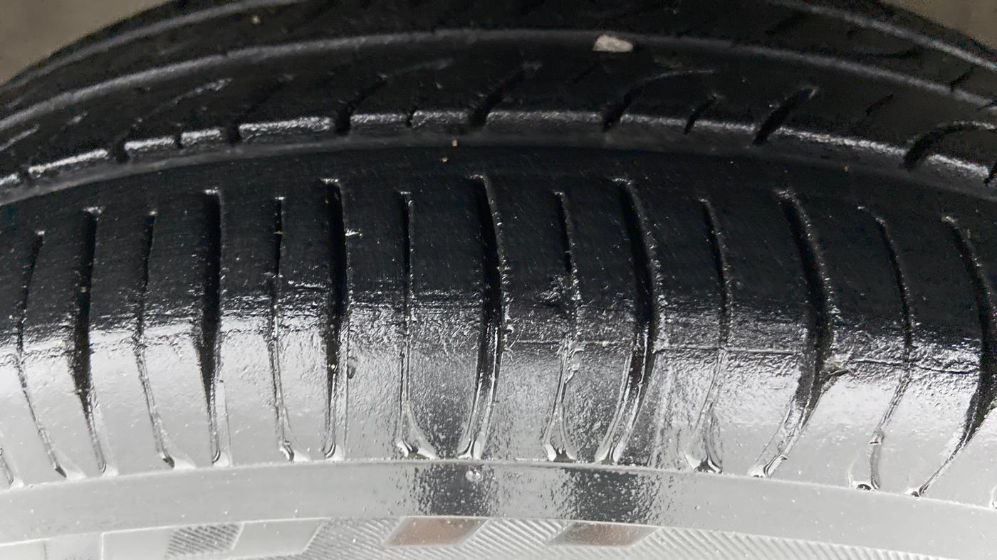 2010 Maruti Zen Estilo LXI, Petrol, Manual, 31,247 km, Right Rear Tyre Tread