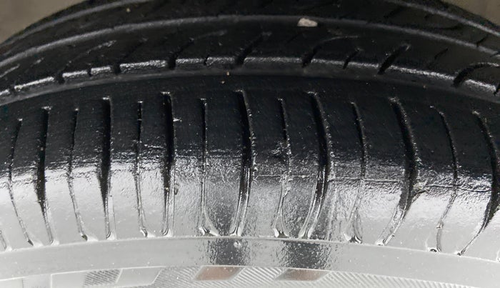 2010 Maruti Zen Estilo LXI, Petrol, Manual, 31,247 km, Right Rear Tyre Tread
