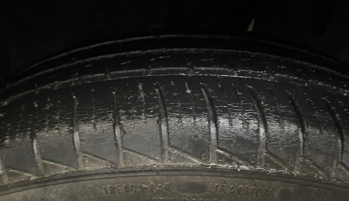 2019 Renault TRIBER RXZ, Petrol, Manual, 34,499 km, Left Rear Tyre Tread