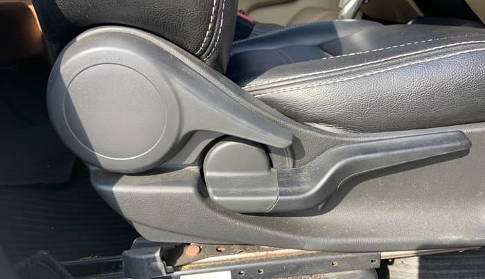 2021 Honda Amaze 1.5L I-DTEC VX CVT, Diesel, Automatic, 1,01,137 km, Driver Side Adjustment Panel