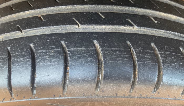 2016 Maruti Wagon R 1.0 VXI, Petrol, Manual, 63,258 km, Left Front Tyre Tread