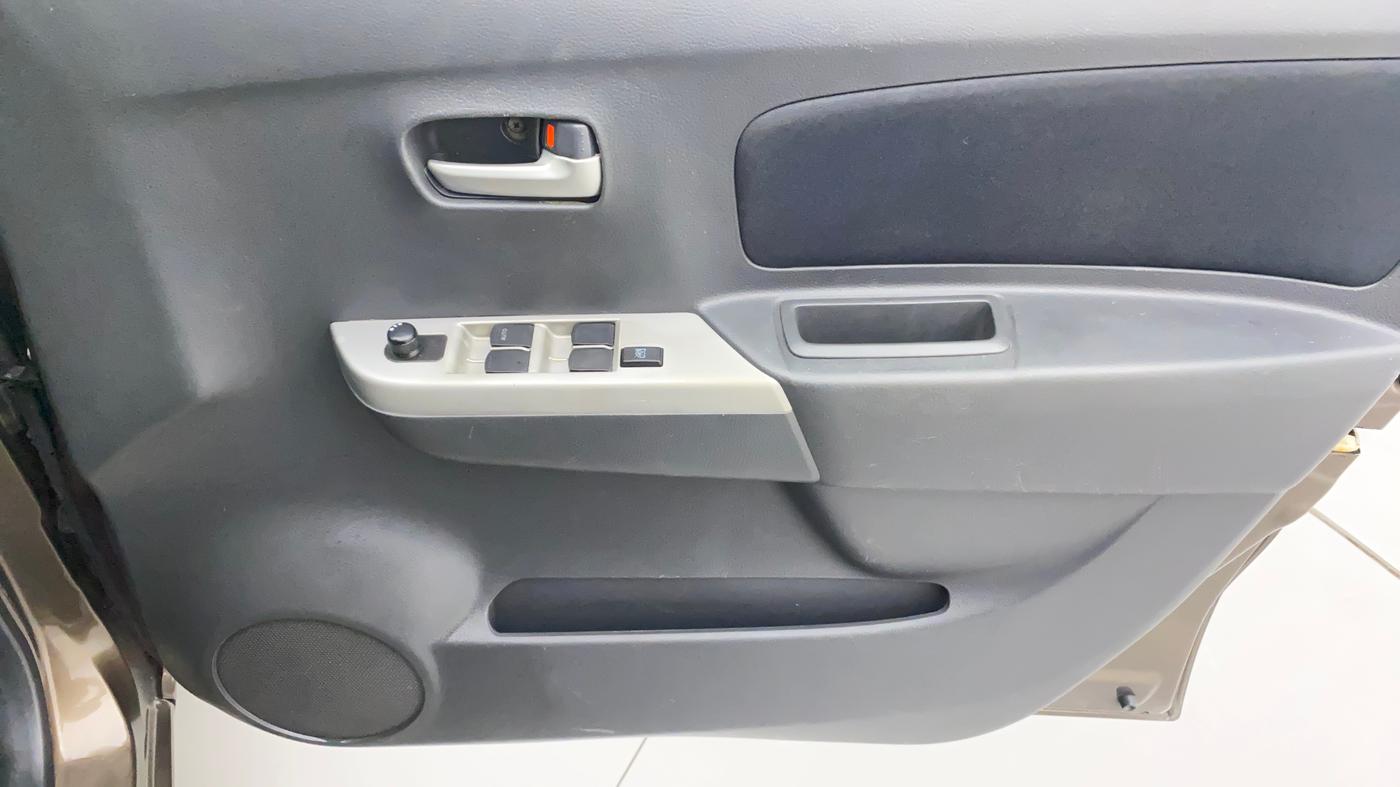 2012 Maruti Wagon R 1.0 VXI, Petrol, Manual, 1,15,662 km, Driver Side Door Panels Control